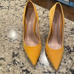 Schutz yellow suede pump